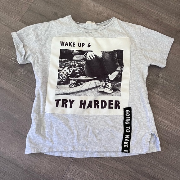 Graphics Zara gray t-shirt. Small girl size 8 - Picture 1 of 5